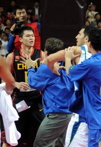 开云体育在线-中国男篮当年打架事件，这是怎么发生的？