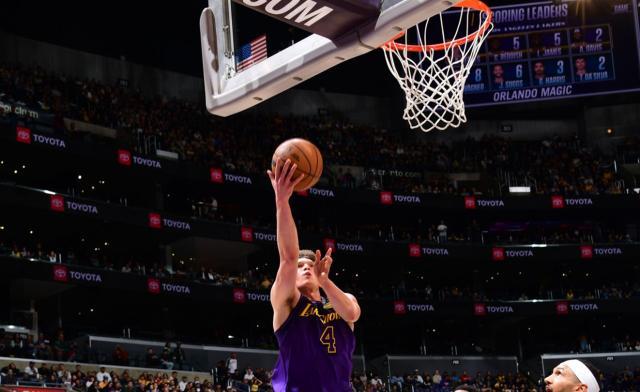 开云直播-湖人遭绝杀，菜鸟仍有惊喜，第三球星就是他？